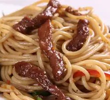 Black Pepper Beef Stir-Fried Noodles