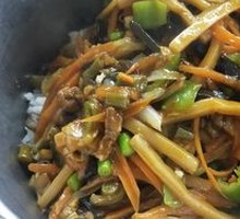 Fish-Flavored Shredded Pork with Rice in a Wooden Bucket