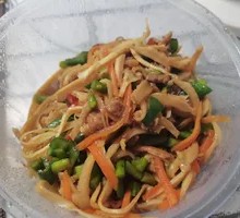Chicken and Bamboo Shoot Stir-fry