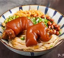 Pork Trotter Braised Noodles