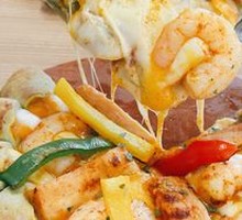 Spicy Shrimp and Chicken Pizza