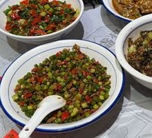 Garlic Sprout and Rice Stir-Fried with Minced Pork