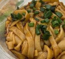 Pork lard mixed rice noodles