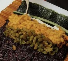 Raisin and Meat Floss Sushi