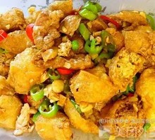 Fried Tofu and Pork in Wooden Bucket Rice