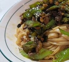 Green Pepper Stir-Fried Pork with Rice Noodles