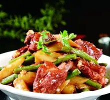 Stewed Pork Ribs with Kidney Beans and Potatoes
