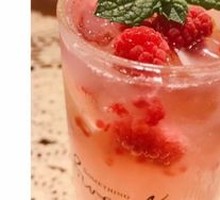 Raspberry Sparkling Water