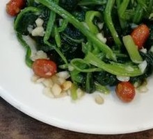 Spinach and Peanut Salad