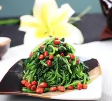 Spinach and Peanut Salad