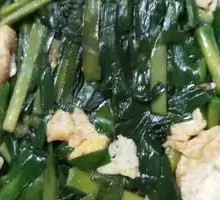 Stir-fried eggs with chives