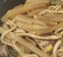 招牌排骨焖面