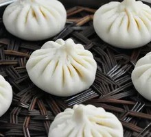 芹菜肉包子