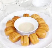 Golden Steamed Bun
