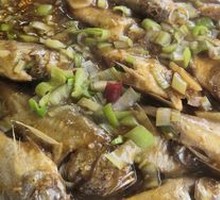 Sauce-Braised Bighead Fish