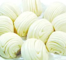 Flower-shaped steamed bun