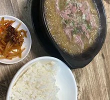 Sour Cabbage Stewed Pork Shanks