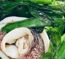 Stir-fried squid with leeks