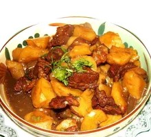 Stewed Chicken Frame with Potatoes