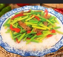 Garlic Shoot Stir-Fried Beef Rice Bowl