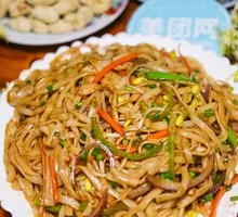 Cantonese腊味炒河粉