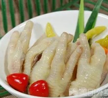 Sichuan-style Pickled Chicken Feet