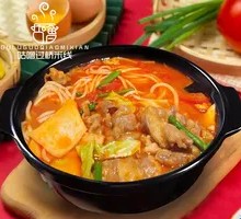 Hand-Cut Beef Hot Pot Rice Noodles