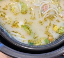 Axiang Crossing-the-bridge Rice Noodles