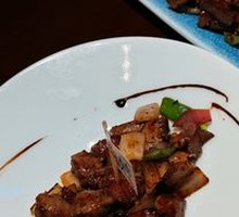 Pan-Seared Beef with Thick Sauce