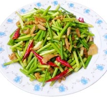Stir-fried garlic shoots with pork