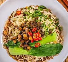 Spicy minced meat noodles