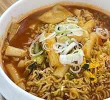 Ramen and Rice Cake Stir-Fry