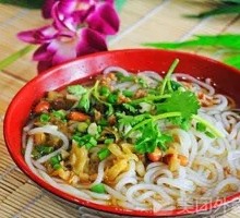 Old Jar Pickled Vegetable and Pork Noodles