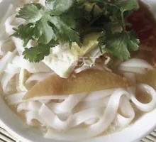 Pork stomach soup with rice noodles
