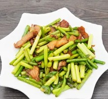 Stir-fried garlic shoots with pork