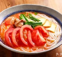 Tomato-flavored Chicken Cubes Rice Noodles