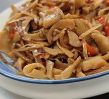 Stir-fried smoked bamboo shoots with preserved pork