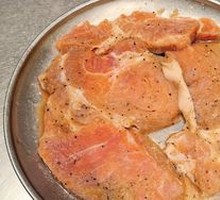 Fruit-Marinated Pork Cutlet