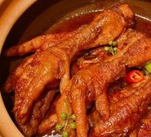 Braised Chicken Feet in Clay Pot