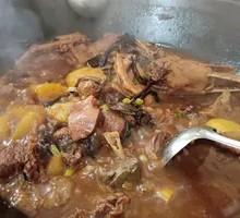 Stewed Goose in Iron Pot