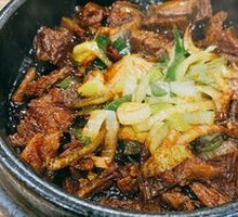 Stewed Beef in Stone Pot