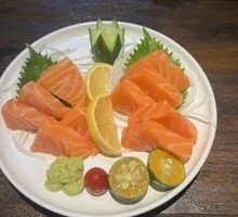 Thick-cut Salmon Sashimi