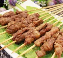 Charcoal-Grilled Pork Skewers