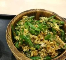 Green Pepper and Egg Wooden Bucket Rice