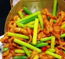 Stir-Fried Fresh Garlic Shoots with Pork
