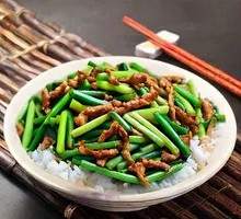 蒜苔牛肉盖面