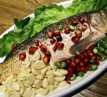 蒜爆鲤鱼