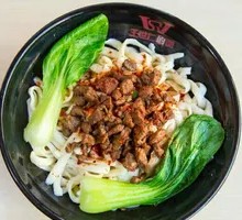 Oil-Poured Pork Noodles
