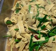 Leek and Tofu Skin Stir-fry
