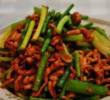 Stir-fried garlic shoots with pork